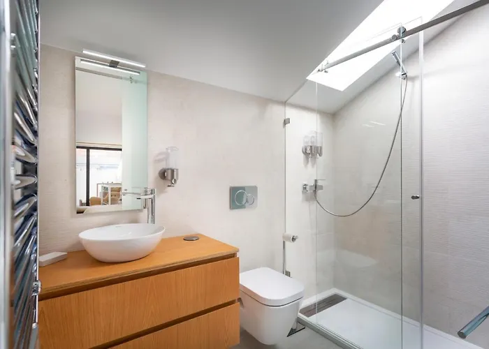 Stupendo-three Rooms-suite With Terrace -center -air Conditioning *