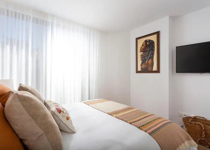 Stupendo-three Rooms-suite With Terrace -center -air Conditioning *
