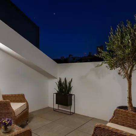 Stupendo-three Rooms-suite With Terrace -center -air Conditioning-free Park