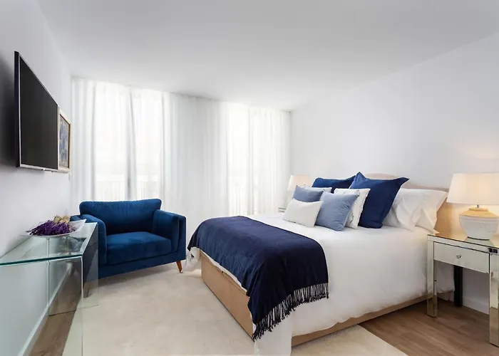Stupendo-three Rooms-suite With Terrace -center -air Conditioning