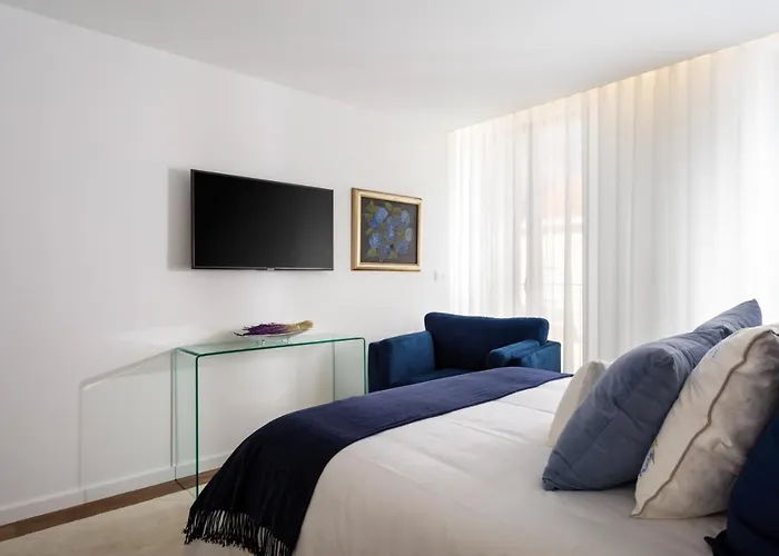 Stupendo-three Rooms-suite With Terrace -center -air Conditioning *