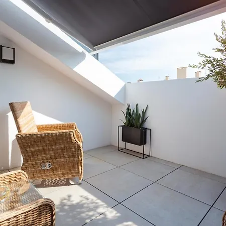 Stupendo-three Rooms-suite With Terrace -center -air Conditioning דירה